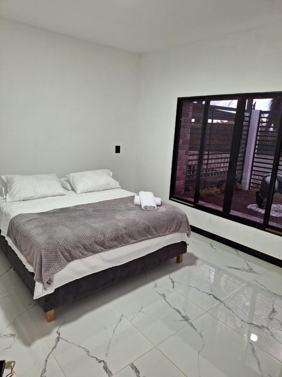 Villa El Refugio Del Sol Casa Turistica Calarcá Esterno foto